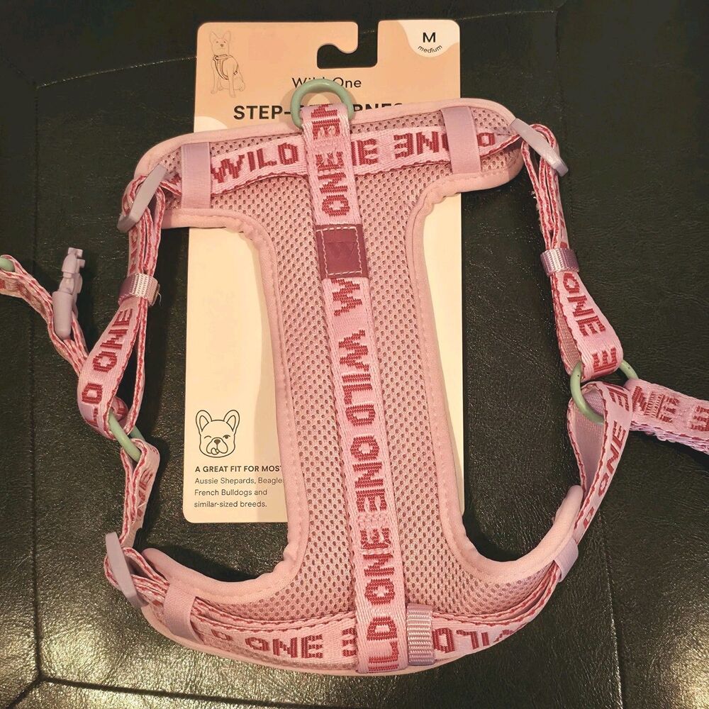 NWT Wild One Adjustable Cushioned Dog Step in Harness Pink Size M Chest 16-25"
